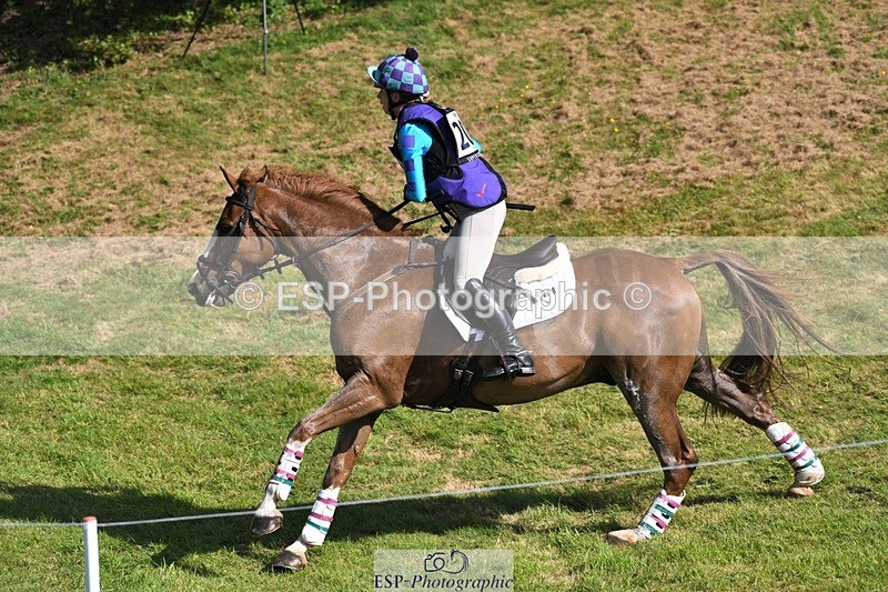 230527-100102-08637 - 208-NICO-Holly_Clarke-XC