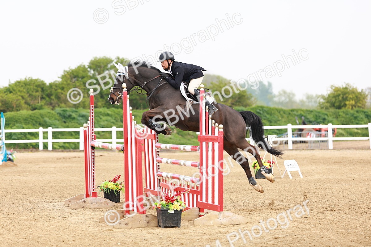  - Class 19 - Senior Foxhunter - 1.20m