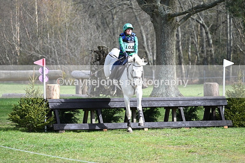 WJ7_0022 - Time 10:13 to 10:38 Times at the Fence