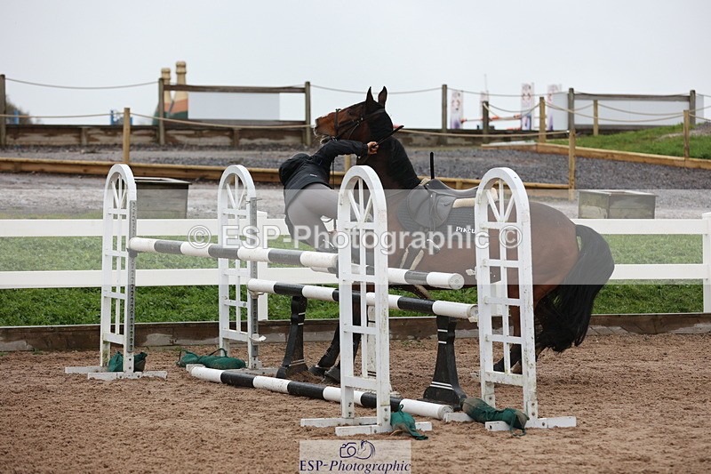 231112A-132442-04451 - Cls 20 Newcomers & 1.10m Open