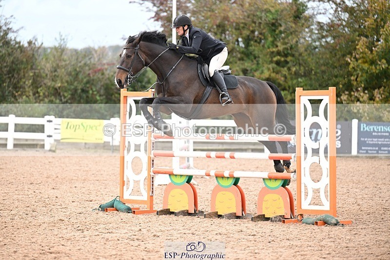 251022-141906-00629 - Cls 6 Snr Foxhunter 1.20m