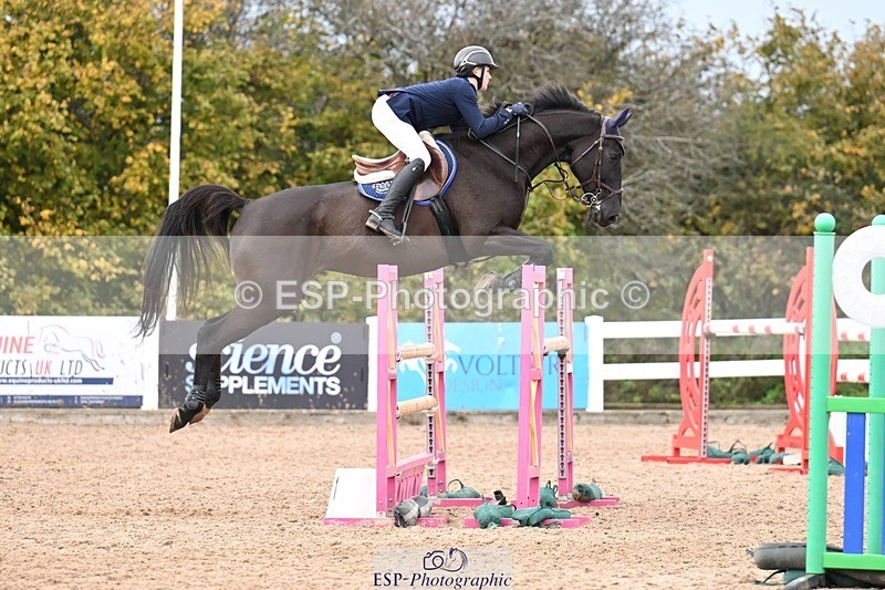 251022-142229-00641 - Cls 6 Snr Foxhunter 1.20m