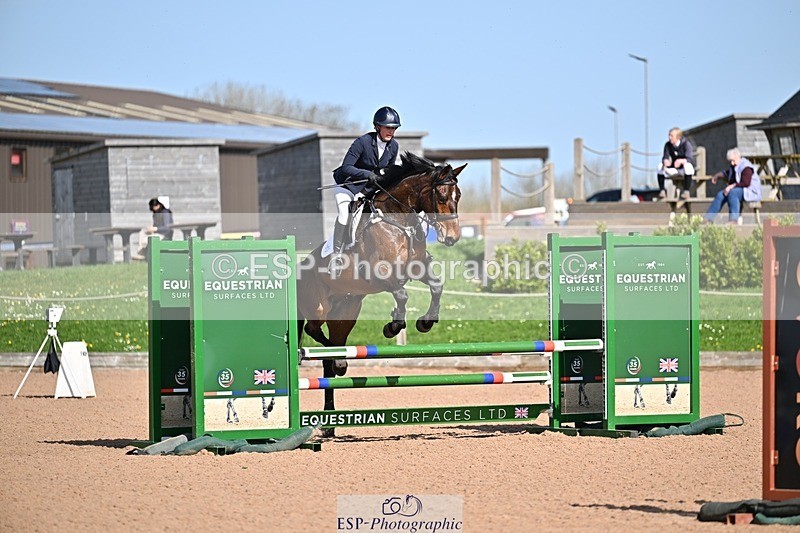 260408-104405-00223 - Cls 2 British Novice and 90cm