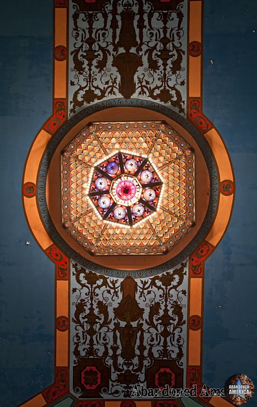 The Lansdowne Theatre | Chandelier - The Lansdowne Theater