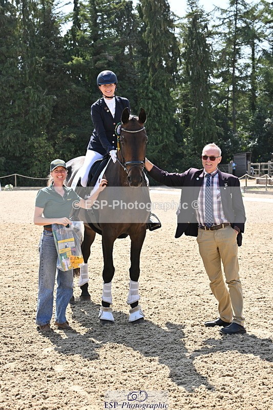 250810A-132527-06579 - Medium SILVER Presentations