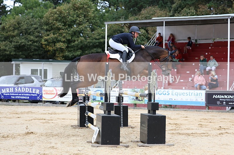 3E7A3129 - Class 8: Senior Newcomers/1.10m open