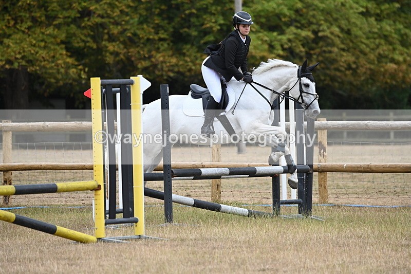 WJ6_0903 - Class 14 Intermediate Jumping 75cm