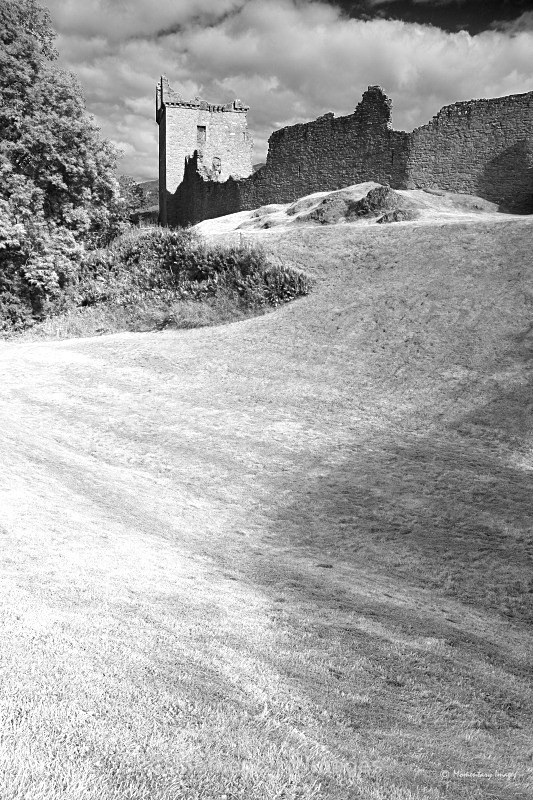 Urquhart castle - Black and White