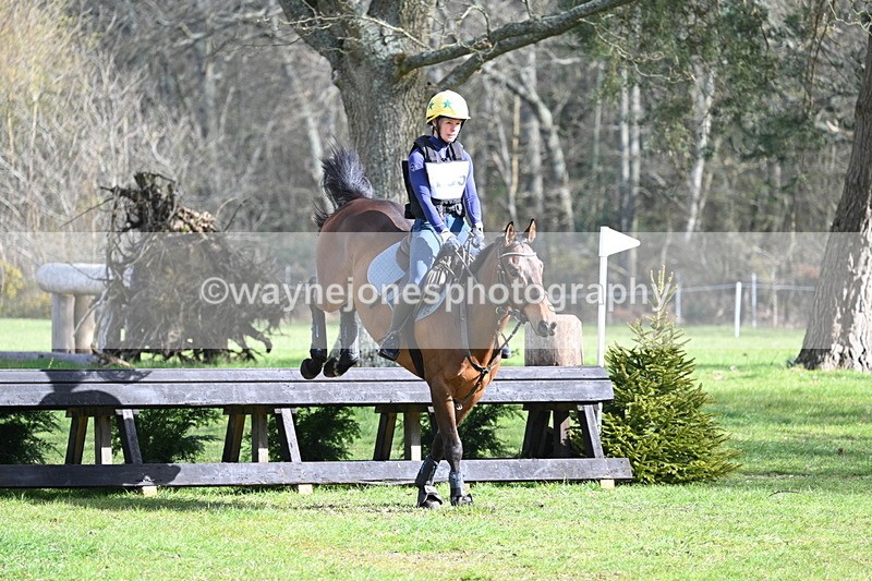 WJ7_0098 - Time 10:13 to 10:38 Times at the Fence