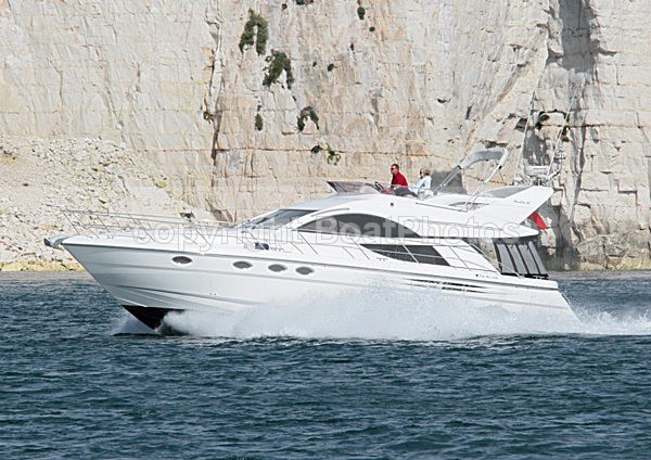 110829 INVINCIBLE FAIRLINE PHANTOM 45 IMG_2294 - Flybridge Cruisers