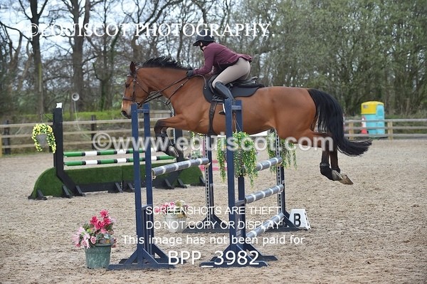 BPP_3982 - CLASS 4 Senior Newcomers/ 1.10m Open