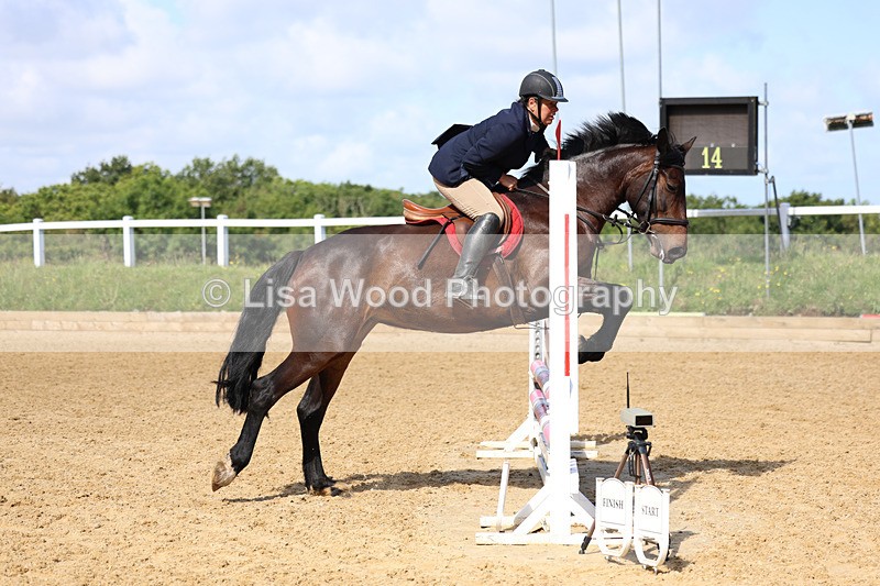 3E7A2672 - Class 2: 70cm Juniors and Seniors