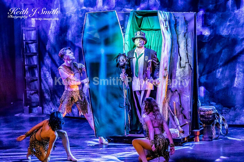 7KJS0967 - Ambition show team