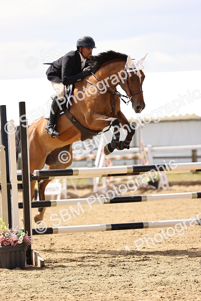 SBM_009867 - Class 8 - Senior Newcomers - 1.10  Open