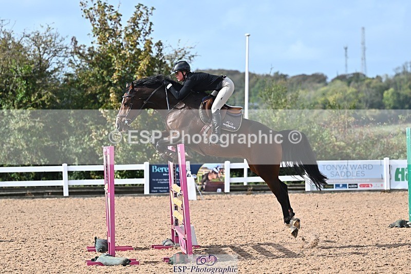 261014-130741-00568 - Cls  05 Snr Newcomers & 1.10m Open