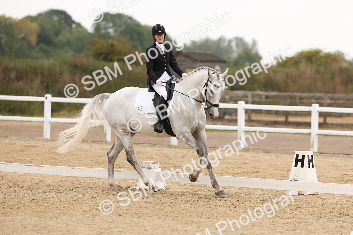 SBM_01772 - Class 9 - Novice 27 Champs