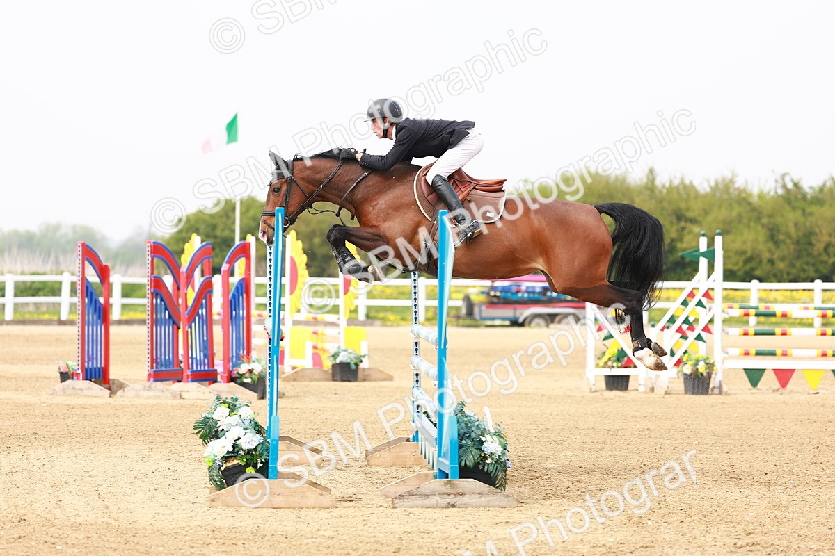  - Class 19 - Senior Foxhunter - 1.20m