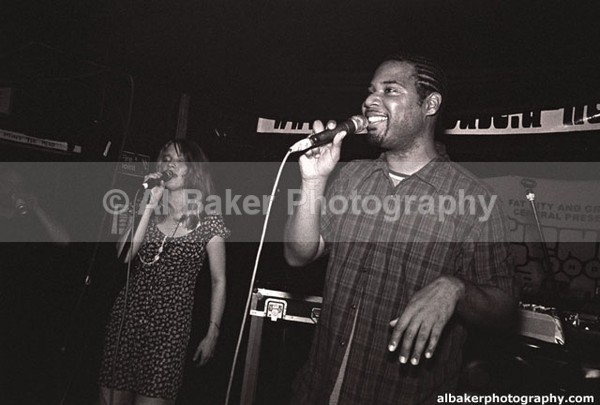 19 sara-hill pete-simpson - Friends-&-Family @ the-roadhouse 02.11.02