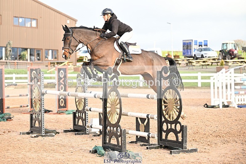 251206-140842-01243 - Cls 13 Snr Foxhunter and 1.20m