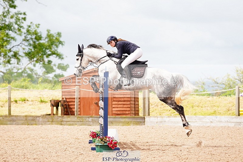 240526A-105508-07673 - Cls 26 Chard Equ 1.05m and 1.10m Grand Prix