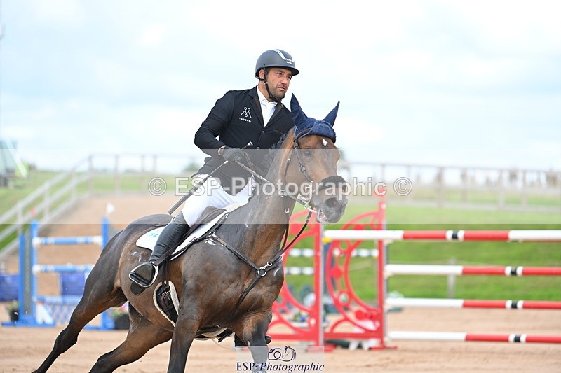 230721A-151839-07163 - Cls 10, 2 Star Big 1.45m Start to break