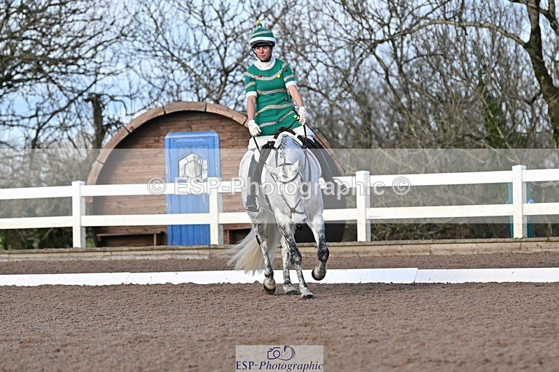 241214-111913-01369 - 105-Janine.Paterson-Machas.Grey