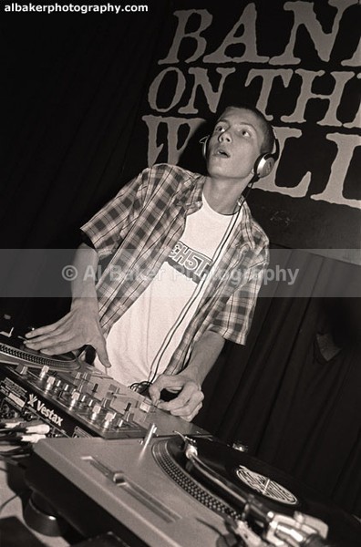 30 DJ-IQ - C'mon Feet @ band-on-the-wall mcr 08.11.03