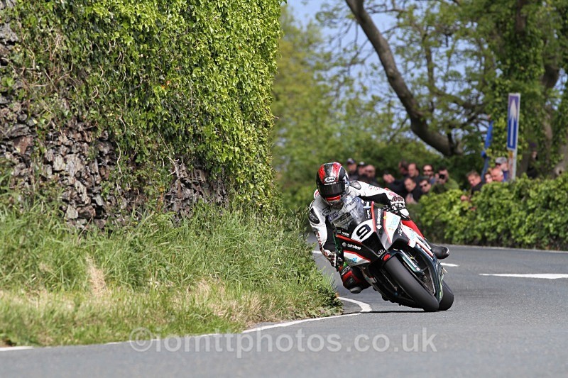 Ian Hutchinson - RST Superbike Race