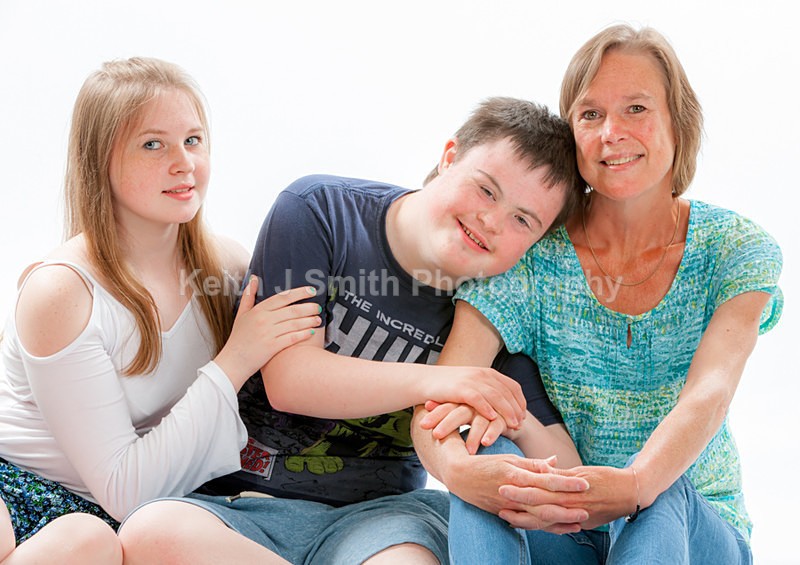 1SKJ6333 - Marianne and Family