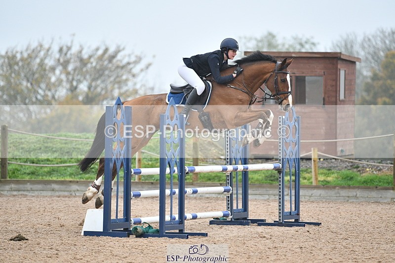 241102A-111335-04229 - SAT Cls 9 British Novice and 90cm Open