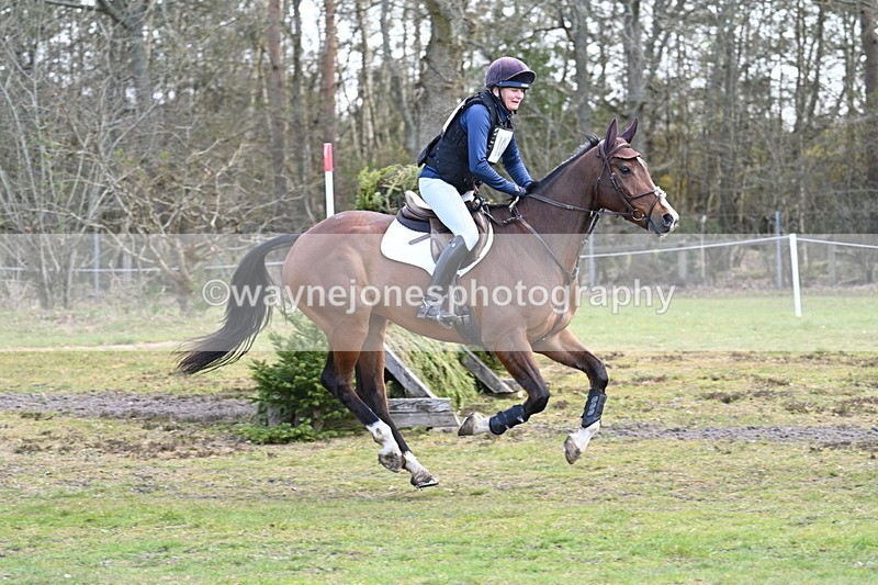 WJ7_0089 - Time 10:13 to 10:38 Times at the Fence