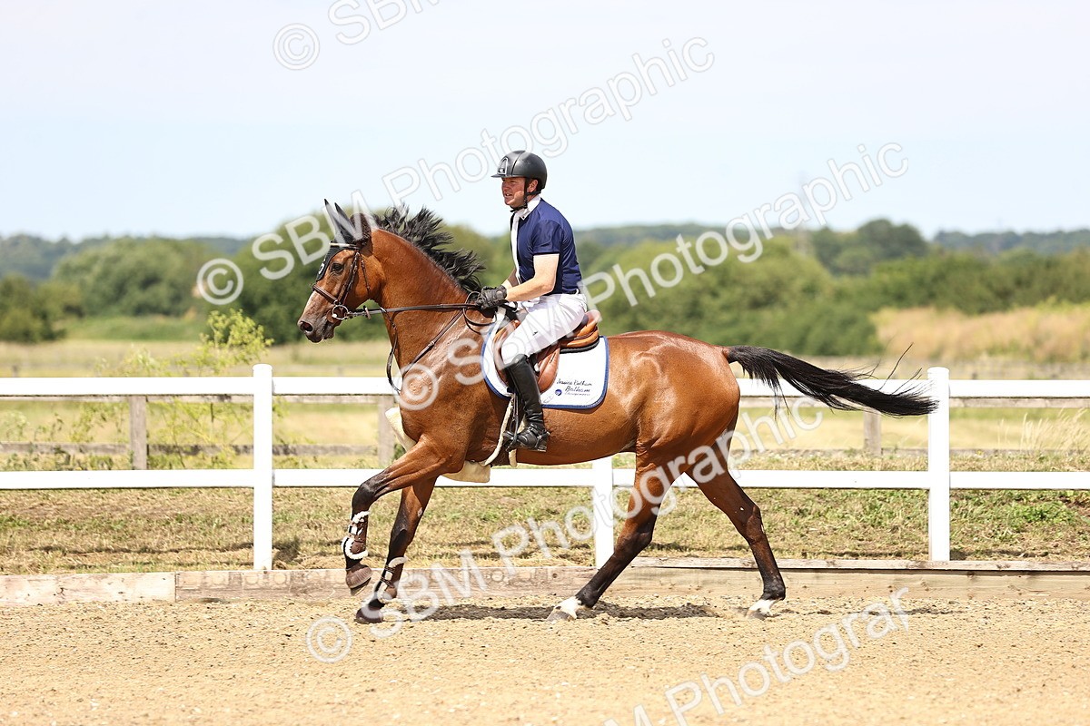 SBM_000583 - Class 15 - Redpost Equestian Senior Foxhunter - 1.20m