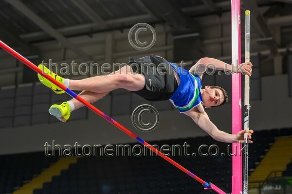 AgeInd25SUN-913687 - Field Male