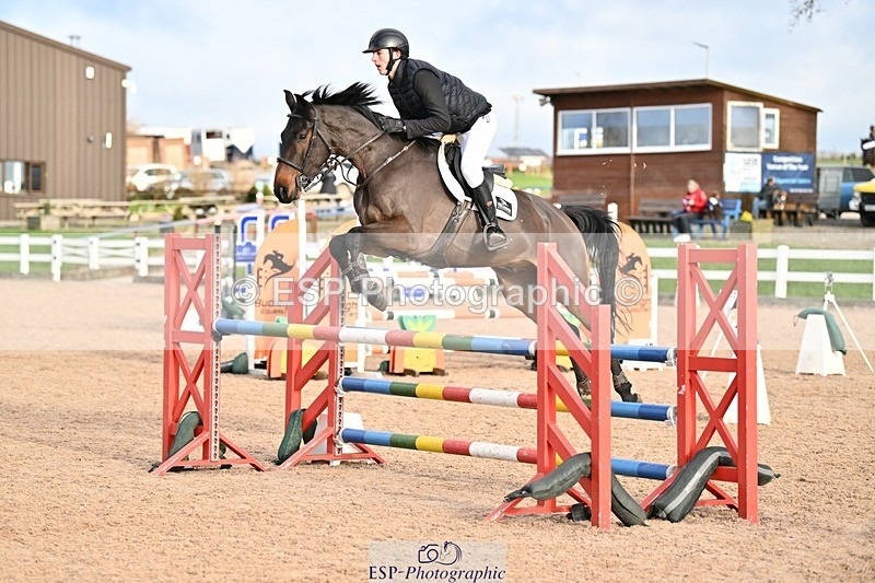 241208-131558-01731 - Cls 21 Newcomers and 1.10m Open