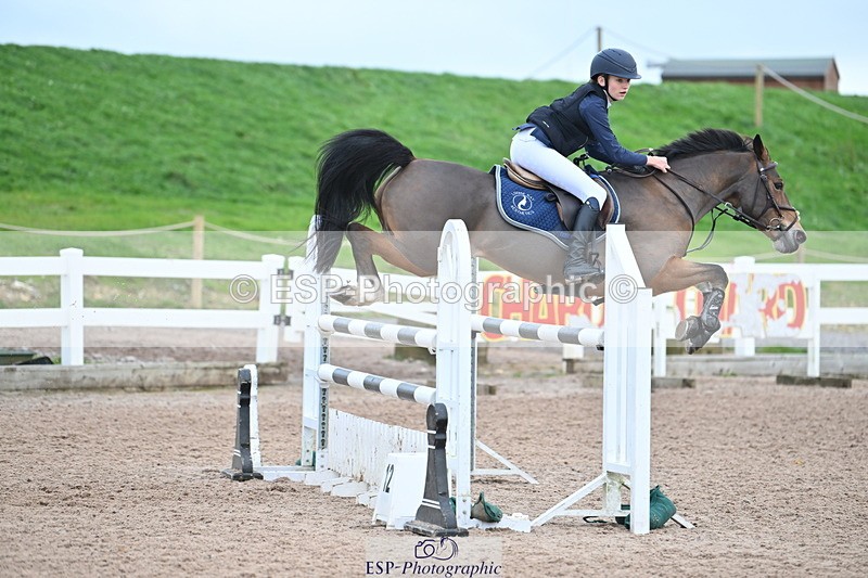 231119A-115830-05558 - Sun Cls 5 Newcomers & 1m Open