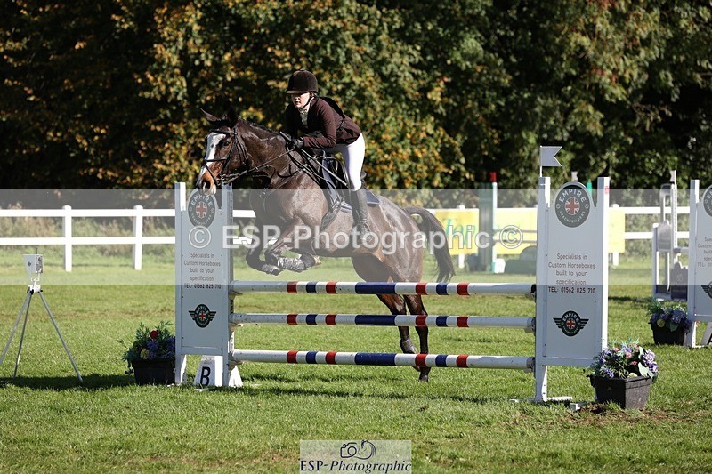 231022-124914-27364 - 427-COMBE.BREEZE-Gemma.Wells-TrotUp+SJ