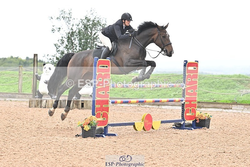 251003-132139-01093 - Cls 3 Foxhunter and 1.20m
