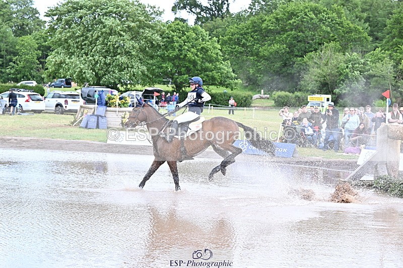 250525A-133252-16262 - D-451-Laura.Collett-DRUMGIVEN.MR.CHARISMA