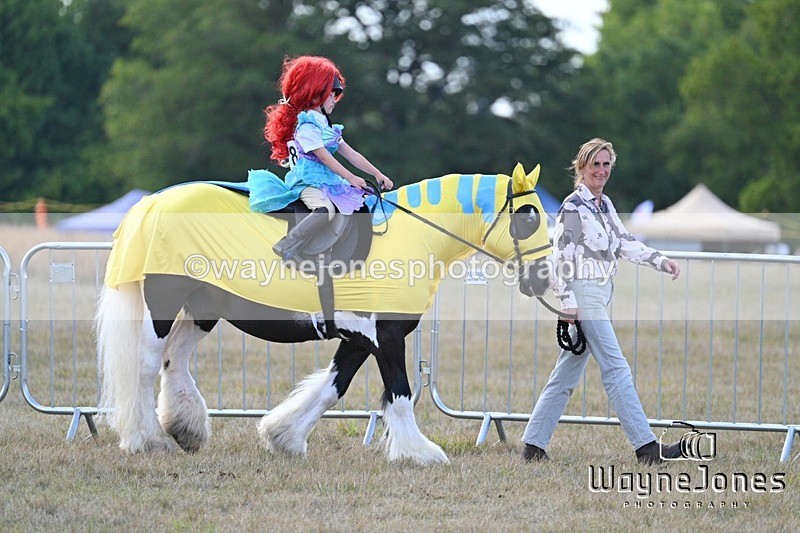 WJ7_0027 - Kellie and Nancy at Swallowfield 31-08-26