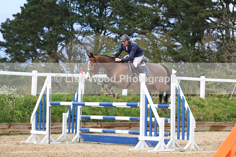 3E7A1986 - Class 7: Senior Newcomers/1.10m open