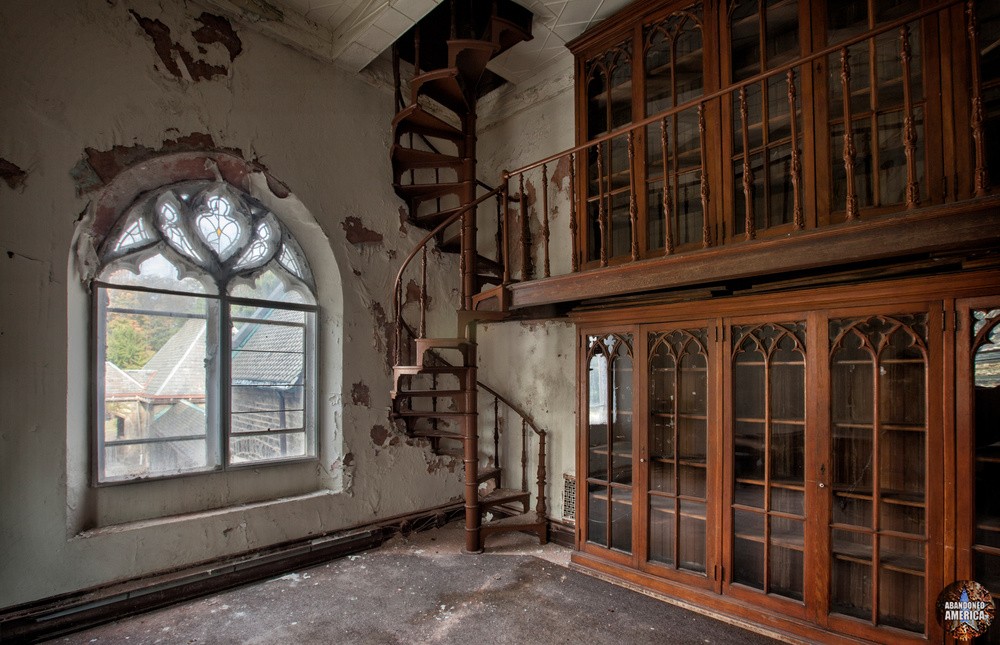 Abandoned Church building - Matthew Christopher's Abandoned America