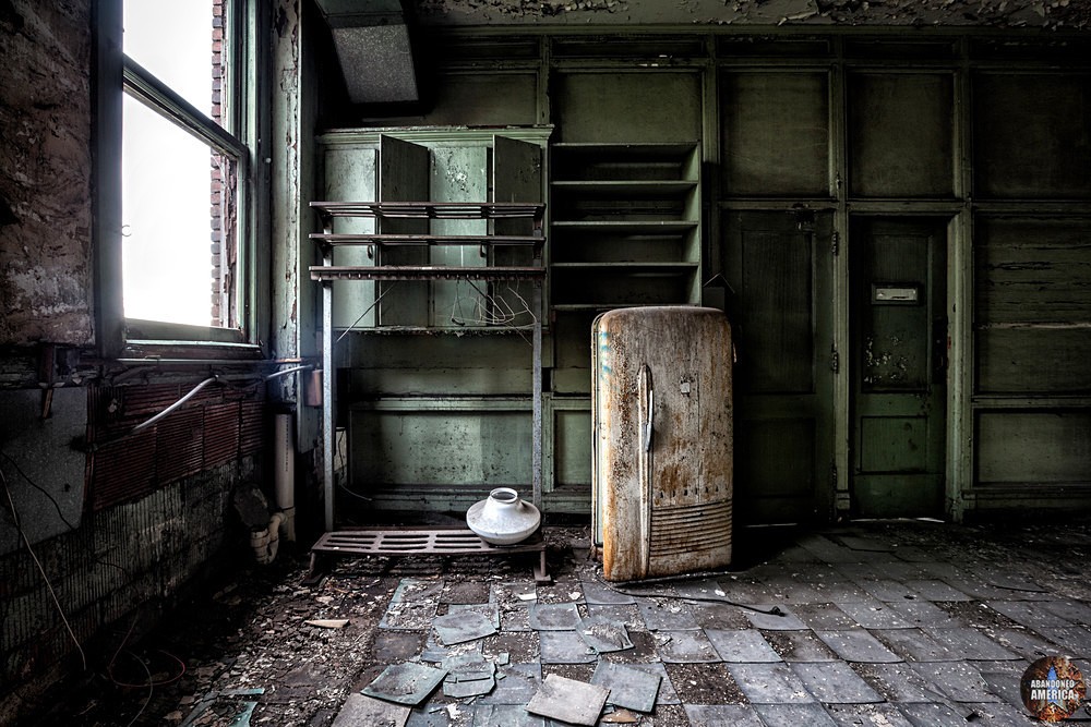 Lackawanna Steel (Lackawanna, NY) | Administration Admira Refrigerator - Lackawanna Steel (Lackawanna, NY)