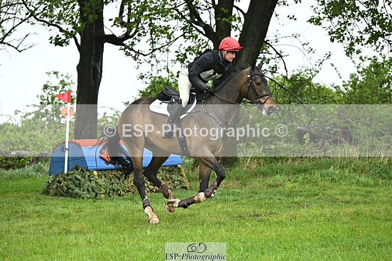 250418-103303-01468 - 017-Rosie.Bradley-Hole-KILMOUNTAIN.TOYBOY