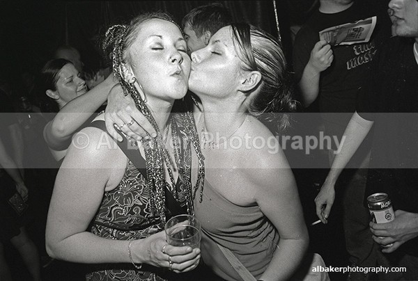 27 - Friends-&-Family @ the-roadhouse 02.10.04