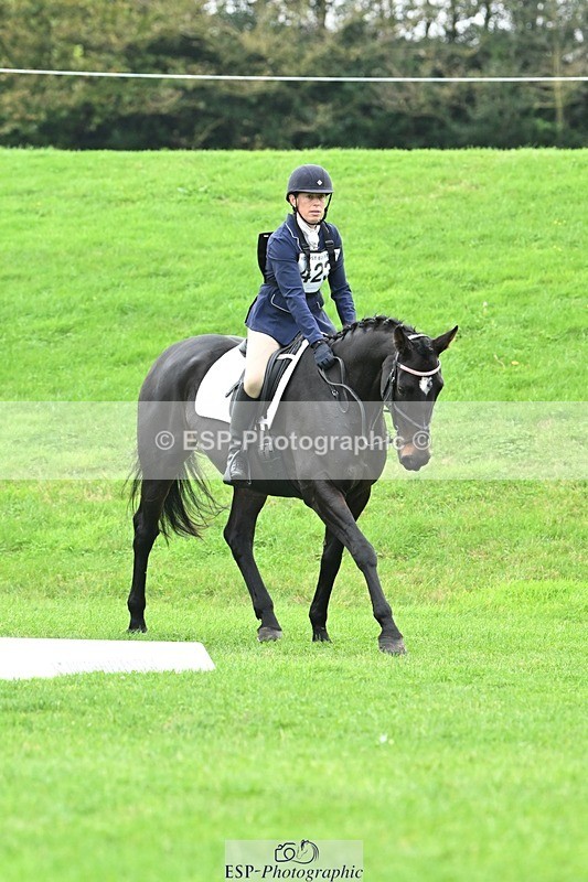 241024-150317-04689 - 423-Alexandra.Erskine.Scott-PRIMITIVE.DAYLIGHT