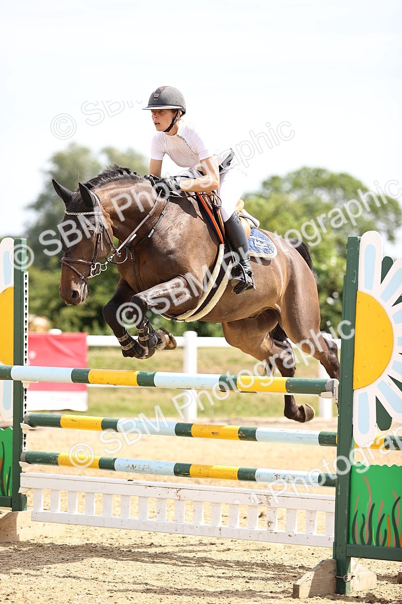 SBM_000573 - Class 15 - Redpost Equestian Senior Foxhunter - 1.20m