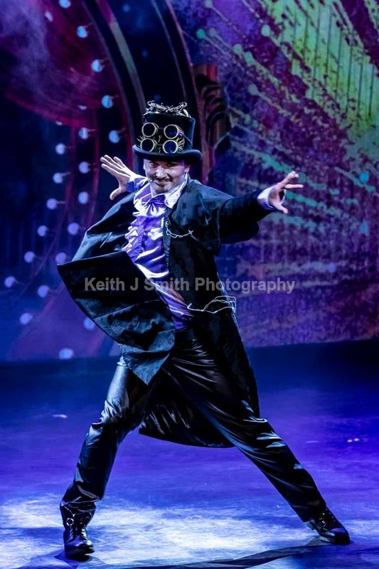 7KJS1350 - Ambition show team