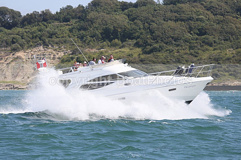 160813 OCEANIQUE - SEALINE F42 Y92A2368 - Flybridge Cruisers