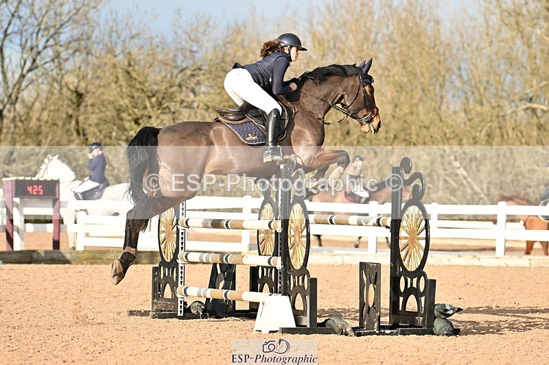 241208-131410-01723 - Cls 21 Newcomers and 1.10m Open