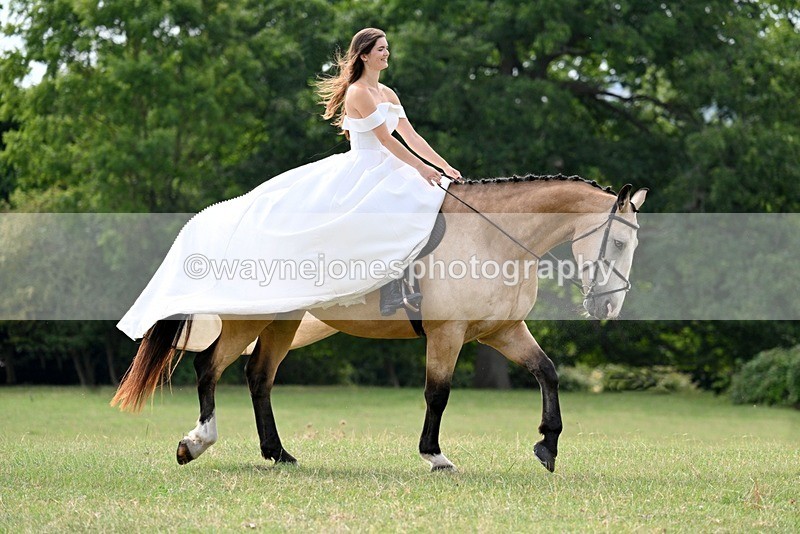 WJ7_5693-001 - Zoe & Fred Wedding Dress Shoot 09-08-25